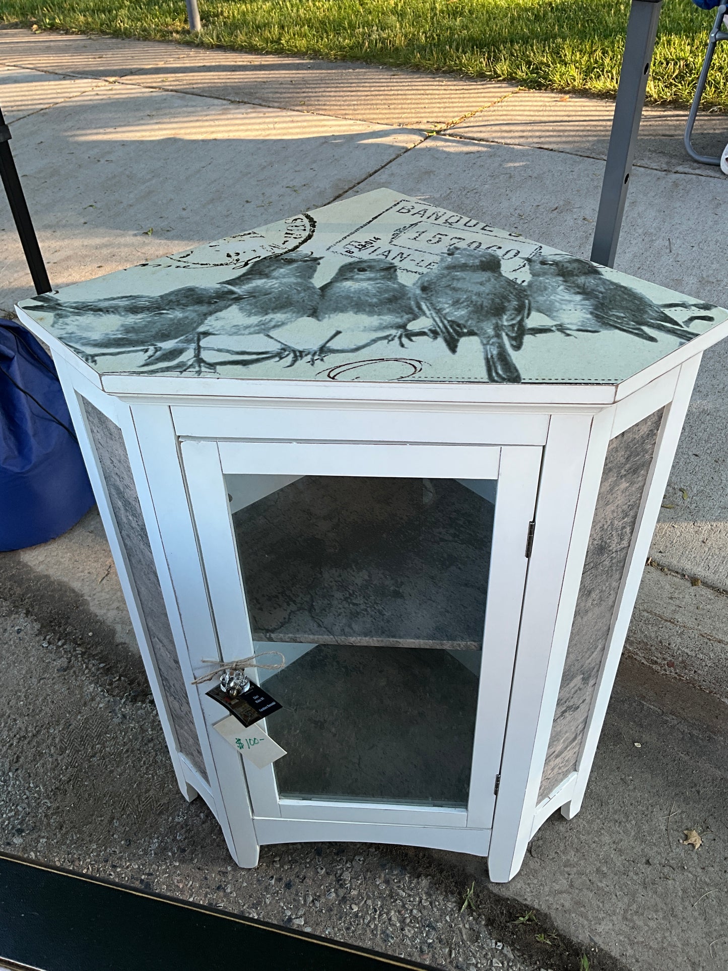 Bird corner cabinet
